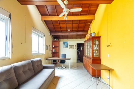 Casa à venda com 215m², 3 quartos e 2 vagasEscritório