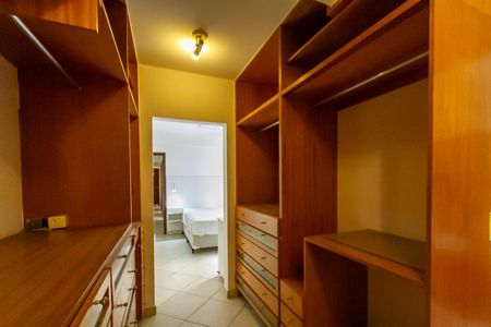 Casa à venda com 215m², 3 quartos e 2 vagasCloset da Suíte