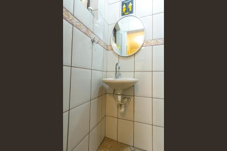 Casa à venda com 215m², 3 quartos e 2 vagasBanheiro de serviço