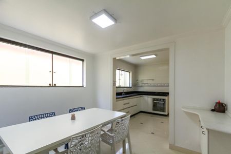 Casa à venda com 215m², 3 quartos e 2 vagasCopa