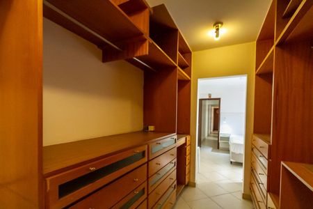 Casa à venda com 215m², 3 quartos e 2 vagasCloset da Suíte