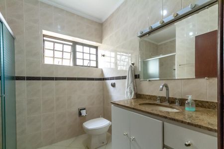 Casa à venda com 215m², 3 quartos e 2 vagasBanheiro Social