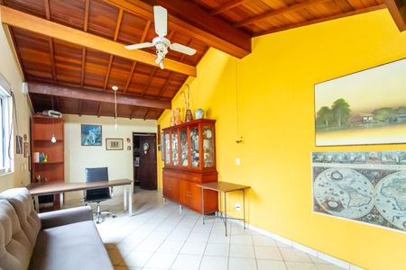 Casa à venda com 215m², 3 quartos e 2 vagasEscritório