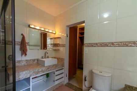 Casa à venda com 215m², 3 quartos e 2 vagasBanheiro da Suíte