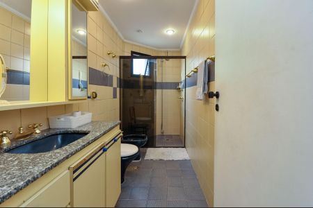 Apartamento à venda com 140m², 3 quartos e 2 vagas Apartamento à venda com 140m², 3 quartos e 2 vagasBanheiro do quarto 1 Suíte