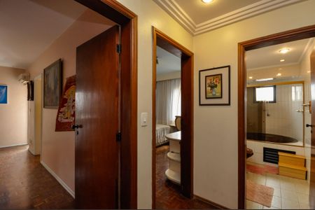 Apartamento à venda com 140m², 3 quartos e 2 vagas Apartamento à venda com 140m², 3 quartos e 2 vagasCirculação dos Quartos