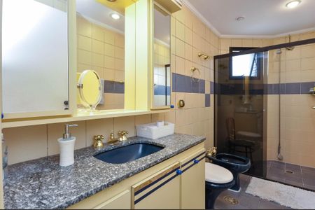 Apartamento à venda com 140m², 3 quartos e 2 vagas Apartamento à venda com 140m², 3 quartos e 2 vagasBanheiro do quarto 1 Suíte