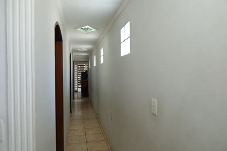 Casa à venda com 168m², 3 quartos e 2 vagasCorredor interno