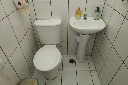 Casa à venda com 168m², 3 quartos e 2 vagasBanheiro 4 - Lavabo interno