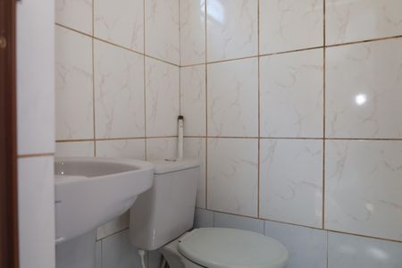Casa à venda com 168m², 3 quartos e 2 vagasBanheiro 3 - Lavabo externo