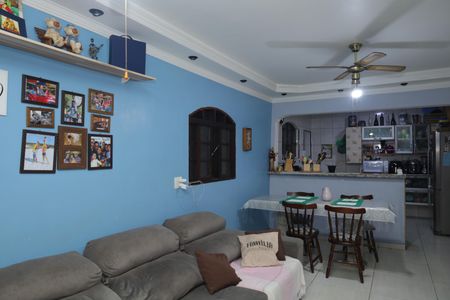 Casa à venda com 168m², 3 quartos e 2 vagasSala