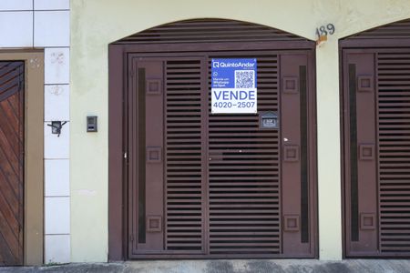 Casa à venda com 168m², 3 quartos e 2 vagasPlaca grande instalada no portão do imóvel - Código da placa VGEF-694