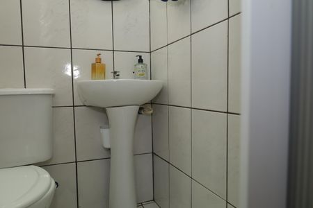 Casa à venda com 168m², 3 quartos e 2 vagasBanheiro 4 - Lavabo interno