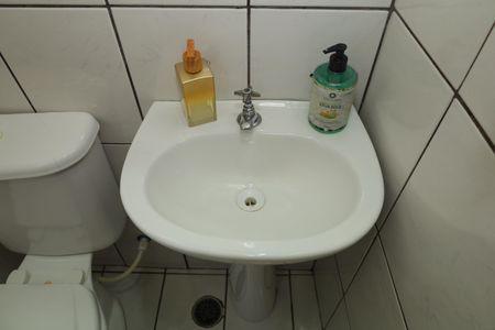 Casa à venda com 168m², 3 quartos e 2 vagasBanheiro 4 - Lavabo interno