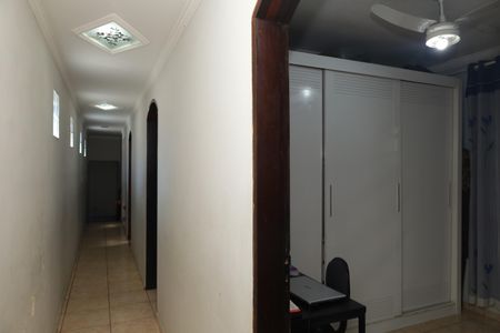 Casa à venda com 168m², 3 quartos e 2 vagasCorredor interno