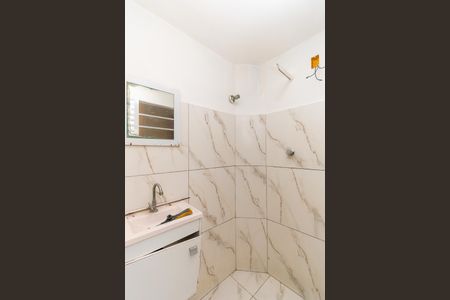 Banheiro de kitnet/studio para alugar com 1 quarto, 25m² em Liberdade, São Paulo