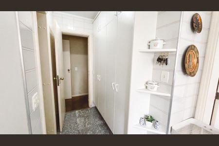 Apartamento à venda com 234m², 5 quartos e 4 vagasCozinha