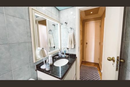 Apartamento à venda com 234m², 5 quartos e 4 vagasBanheiro da Suíte 1