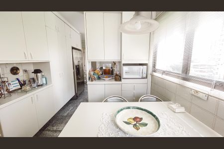 Apartamento à venda com 234m², 5 quartos e 4 vagasCozinha