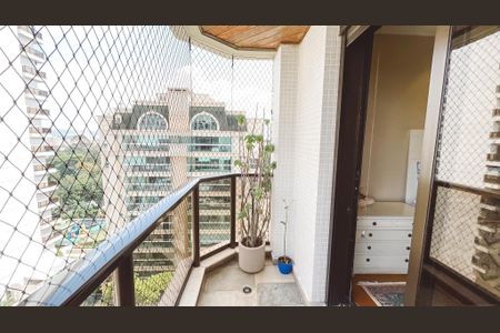 Apartamento à venda com 234m², 5 quartos e 4 vagasSuíte 3
