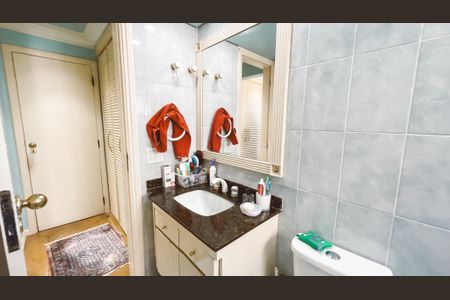 Apartamento à venda com 234m², 5 quartos e 4 vagasBanheiro da Suíte 4