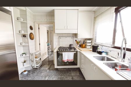 Apartamento à venda com 234m², 5 quartos e 4 vagasCozinha