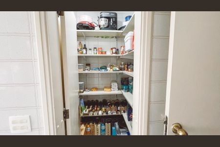 Apartamento à venda com 234m², 5 quartos e 4 vagasDespensa