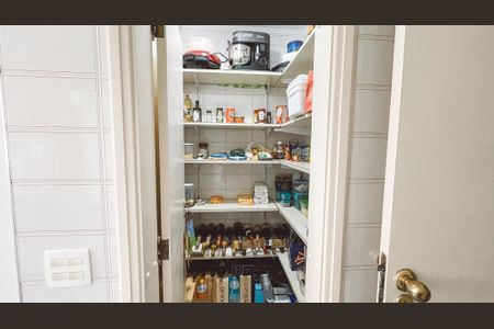 Apartamento à venda com 234m², 5 quartos e 4 vagasDespensa