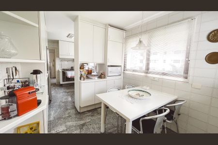 Apartamento à venda com 234m², 5 quartos e 4 vagasCozinha