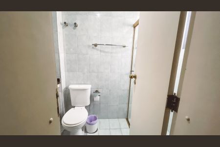 Apartamento à venda com 234m², 5 quartos e 4 vagasBanheiro da Suíte 2