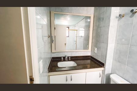 Apartamento à venda com 234m², 5 quartos e 4 vagasBanheiro da Suíte 2