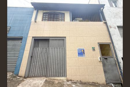 Casa à venda com 140m², 2 quartos e 1 vaga Casa à venda com 140m², 2 quartos e 1 vagaFachada