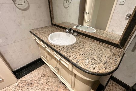 Apartamento à venda com 296m², 4 quartos e 1 vagaBanheiro Social