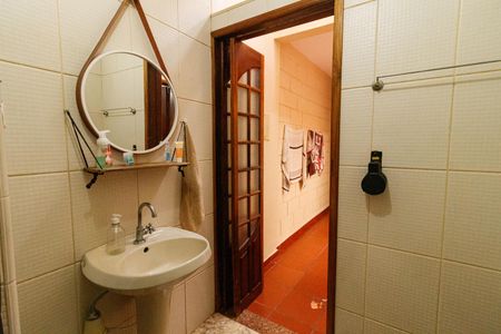 Casa à venda com 150m², 3 quartos e 2 vagas Casa à venda com 150m², 3 quartos e 2 vagasBanheiro