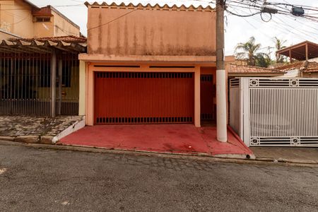 Casa à venda com 150m², 3 quartos e 2 vagas Casa à venda com 150m², 3 quartos e 2 vagasFachada
