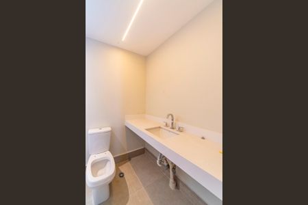 Apartamento à venda com 227m², 3 quartos e 4 vagasBanheiro do Quarto 3