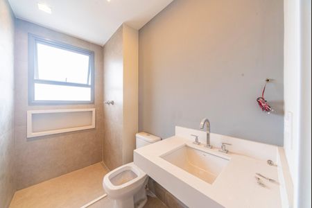 Apartamento à venda com 227m², 3 quartos e 4 vagasBanheiro do Quarto 2