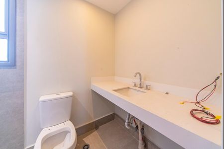 Apartamento à venda com 227m², 3 quartos e 4 vagasBanheiro do Quarto 3