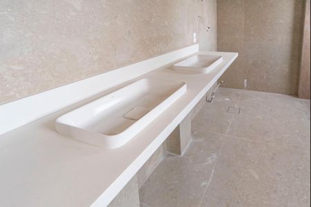 Apartamento à venda com 227m², 3 quartos e 4 vagasBanheiro do Quarto 1