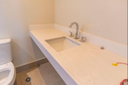 Apartamento à venda com 227m², 3 quartos e 4 vagasBanheiro do Quarto 3