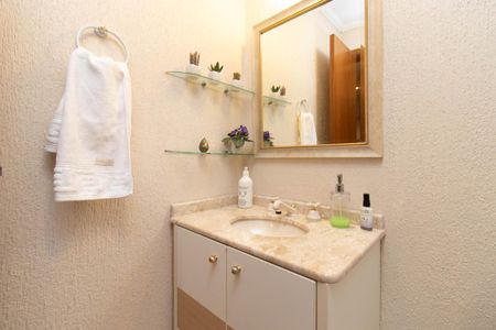 Casa de condomínio à venda com 340m², 3 quartos e 2 vagasLavabo