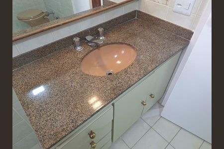 Apartamento à venda com 187m², 4 quartos e 3 vagasBanheiro Quarto 1