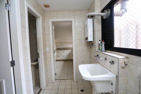 Apartamento à venda com 105m², 3 quartos e 3 vagas Apartamento à venda com 105m², 3 quartos e 3 vagasÁrea de Serviço