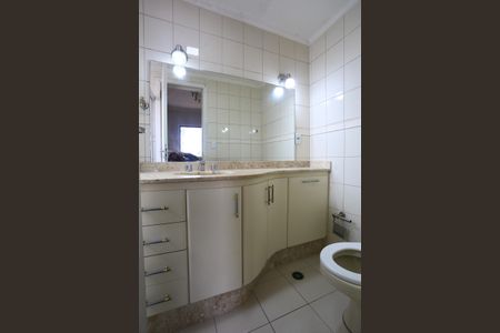 Apartamento à venda com 105m², 3 quartos e 3 vagas Apartamento à venda com 105m², 3 quartos e 3 vagasBanheiro da Suíte 1