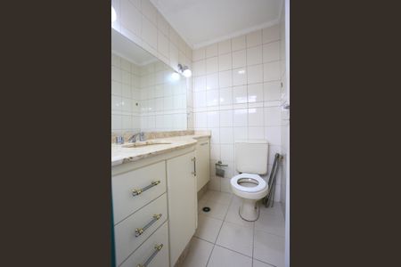 Apartamento à venda com 105m², 3 quartos e 3 vagas Apartamento à venda com 105m², 3 quartos e 3 vagasBanheiro da Suíte 1