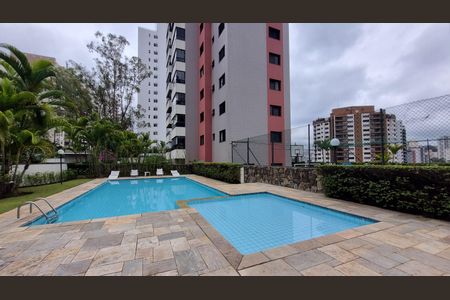 Apartamento à venda com 105m², 3 quartos e 3 vagas Apartamento à venda com 105m², 3 quartos e 3 vagasÁrea comum - Piscina