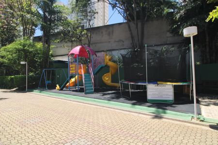 Casa de condomínio à venda com 270m², 3 quartos e 4 vagasPlayground