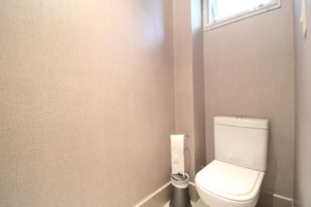 Casa de condomínio à venda com 270m², 3 quartos e 4 vagasLavabo