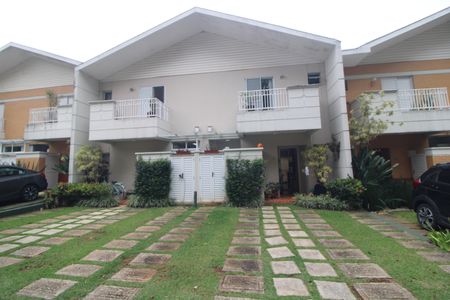 Casa de condomínio à venda com 270m², 3 quartos e 4 vagasFachada