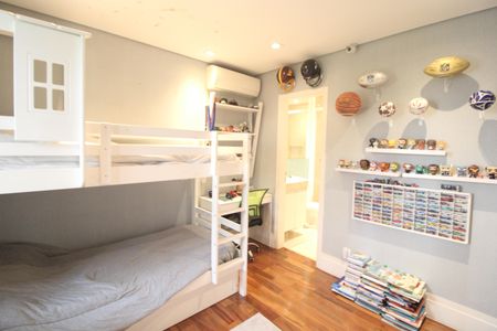 Casa de condomínio à venda com 270m², 3 quartos e 4 vagasSuíte 3